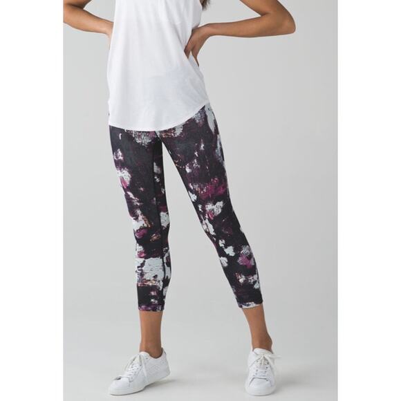 lululemon athletica Pants - Lululemon Wunder Under Crop III Kara Blossom Sz 4